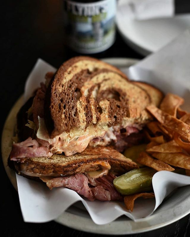 OUR RUEBEN IS BACK!!! With tender corned beef, sauerkraut, swiss cheese, 1000 island, marble rye, old bay potato chips. Come sink your teeth into this bad boy tonight at @ediblesandessentials! Open at 4pm. #edibles #stlfood #stleats