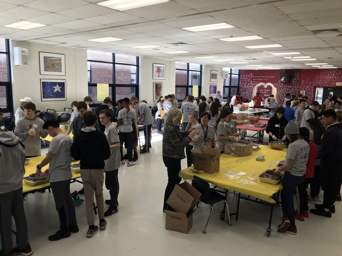 PWestHighSchool's tweet photo. A different type of work day for Longhorn Universe ... #dayofservice #serviceiscool https://t.co/ZroNjGJOKY