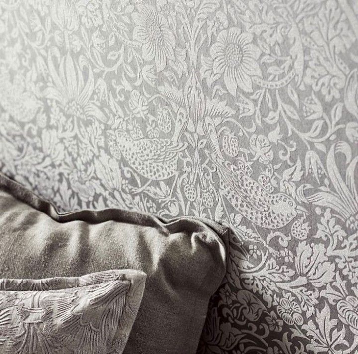 SurreyLinenCo's tweet photo. William Morris | Grey Strawberry Thief ⠀
#williammorris #williammorrisdesign #williammorrisprint #britishdesign https://t.co/dhyl63lSVg