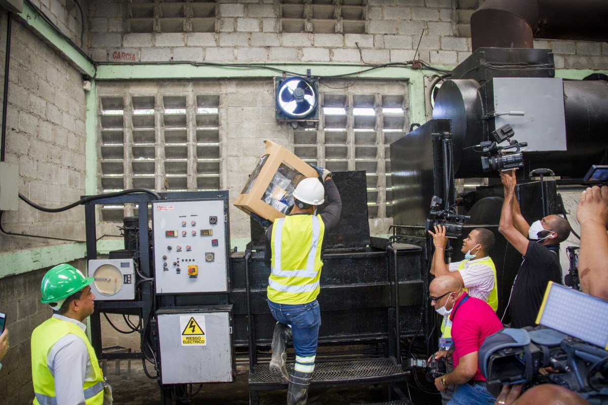 nuriapiera's tweet photo. Incineración de boletas costará RD$656 mil; concluye impresión para elecciones extraordinarias https://t.co/M4u9Pvqsck #NDigital https://t.co/Nm9Z0H26tB