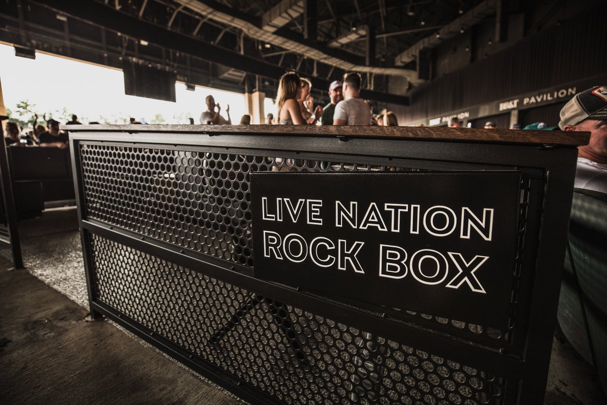 LNPhillyVIP's tweet photo. Want to live like a Rock Star while you rock out to the best tunes of the summer? Then our all new Rock Box is the perfect concert experience for you.🤘Enjoy an evening out with family and friends all in “Living Room” comfort. Get your Season Tickets now for priority access. 🎸🎶 https://t.co/dXU68qcCnz