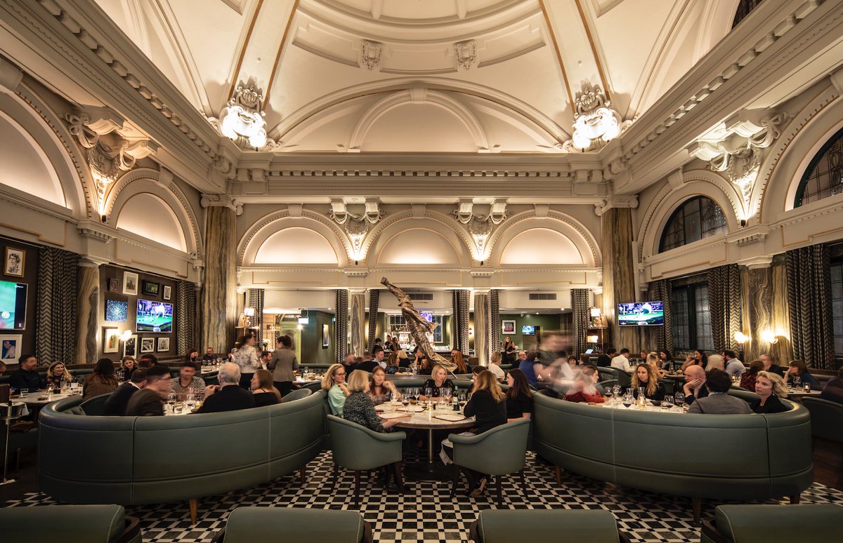 The former trading floor of the old Stock Exchange. Now home to the <a href="/bullandbearmcr/">The Bull & Bear</a> by <a href="/cheftomkerridge/">Tom Kerridge</a> #RelaisChateaux