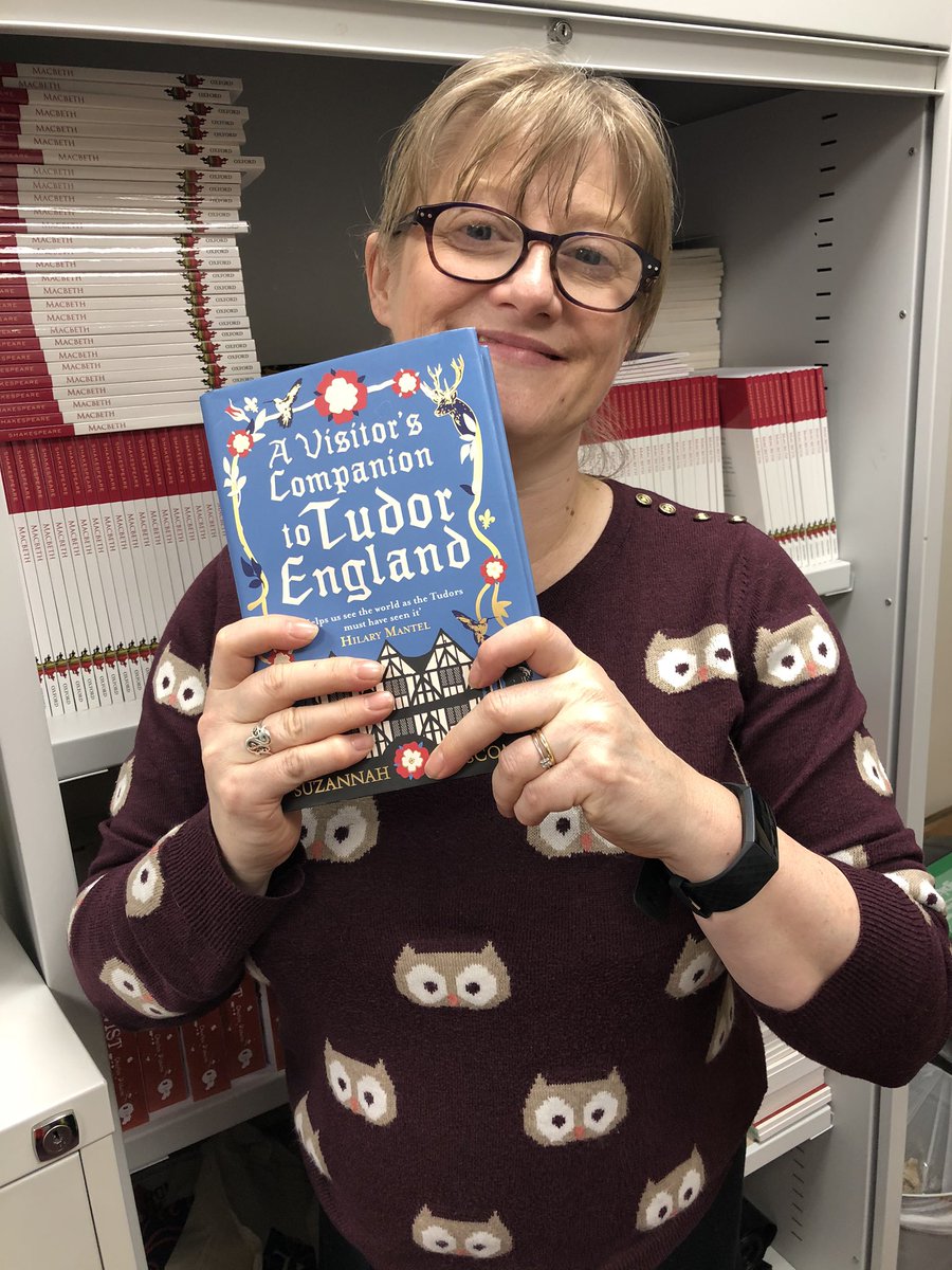 CHCHSLeedsLib's tweet photo. Staff got involved too, exchanging books to read themselves or share with their children #WorldBookDay #WorldBookDay2020 #Leedslovesreading #bigbookswap https://t.co/gbLANp1bx8