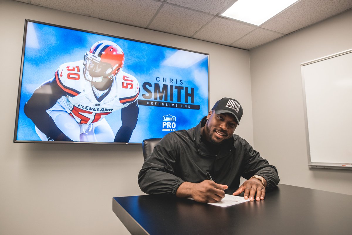 Panthers's tweet photo. Back in his home state 🏠

Welcome, Chris Smith! https://t.co/ciRTzDFsKV