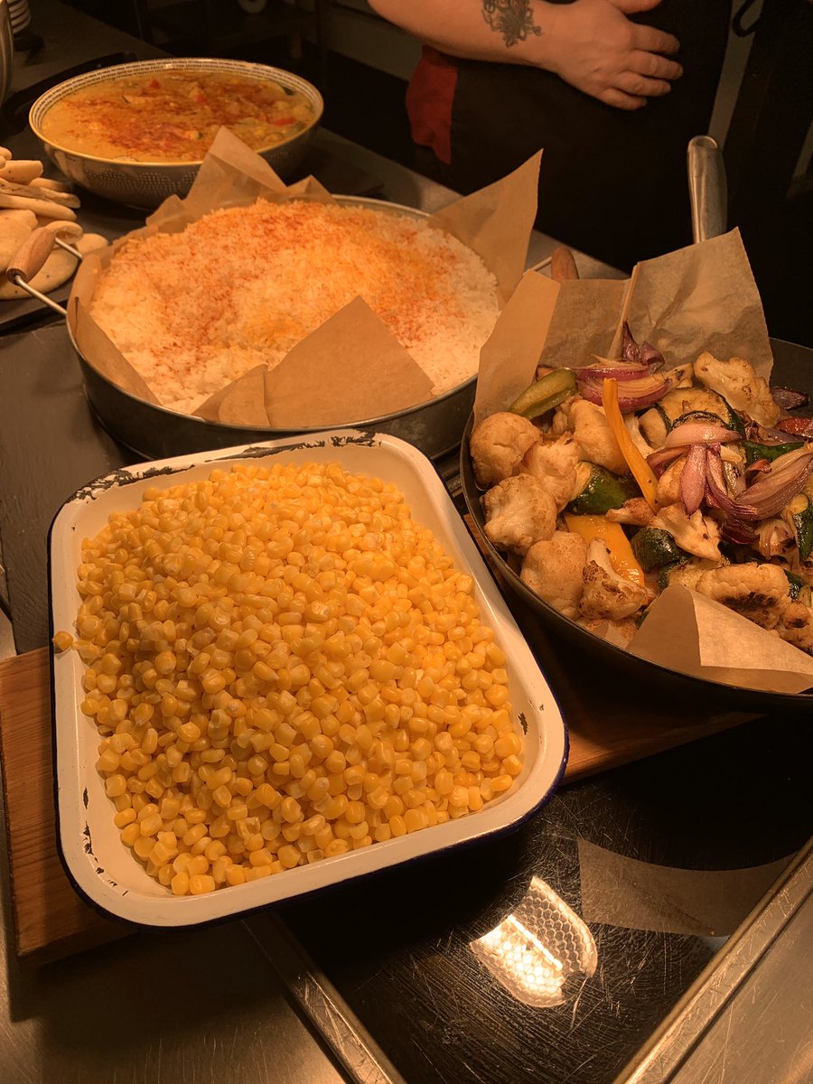 ChefBlakemore's tweet photo. Curry day is always a big hit at @HabAbrahamDarby with the pupils &amp; staff! #SchoolDinners @shellymully89 @ZoeScheepers @ServestFoodCo 👨‍🍳 🍛 https://t.co/SGCYgUm2UI