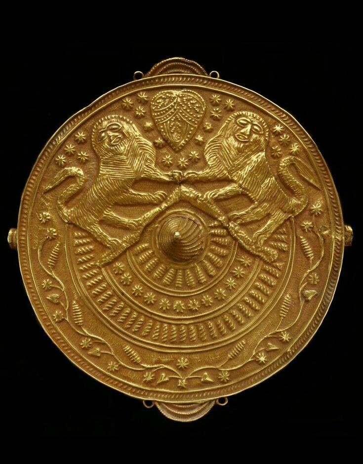 OrageAfricain's tweet photo. L'empire ashanti (1701-1896) est un empire akan qui se situait  sur la "côté d'or" c'est à dire les actuels Ghana et l'ouest de Côte d'Ivoire.Du fait de sa très grande richesse celui ci a acquis des armes à feu qui a contribué à son expansion au 18 ème siècle. https://t.co/UyNNzDavzg