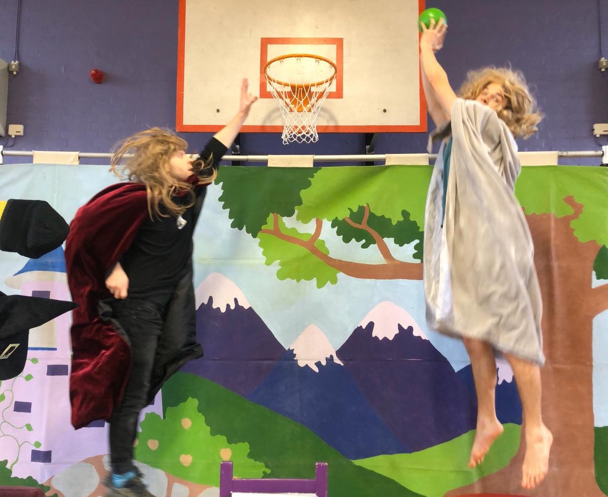cd_loveless's tweet image. A brilliant show @RushallPrimary for #WorldBookDay earlier - our audience a sea of ‘fictional’ characters! Meanwhile in Fairytaleland, Cinderella grabbed the basketpea and caught Sleeping Beauty napping, before racing to the Net Tree... #SlamTRUNK @hobgoblintc_
