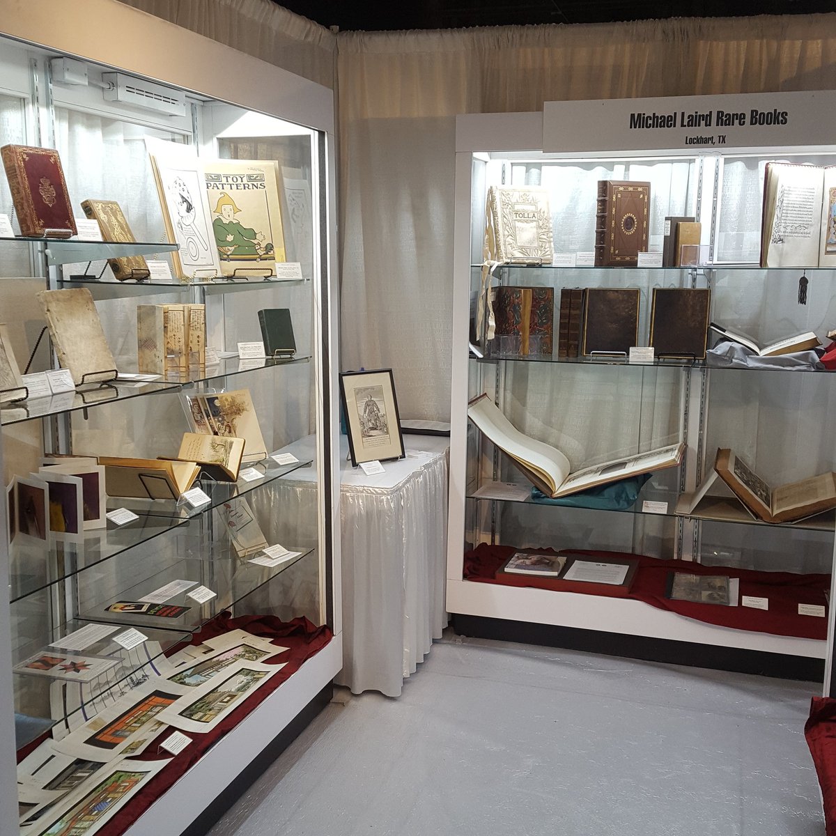 LairdRare's tweet image. Not too shabby.

Looking forward to seeing you all at the New York International Antiquarian Book Fair!

#NYIABF20 #rarebooks #womenshistory #bindings #czechlit #architecture #photography #americana