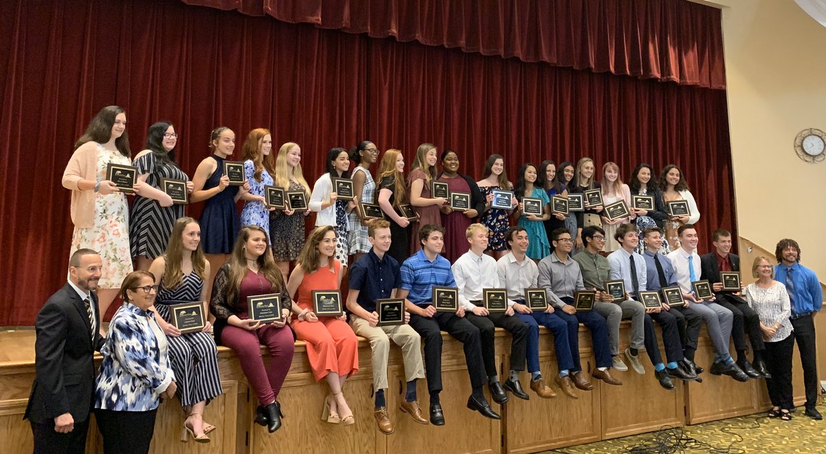 MsJuliaHHS's tweet photo. Wonderful morning at Youth Leadership Pasco Graduation celebrating @EllianaTroy! So proud of you, Ella! ❤️💛🐍#CobraPride #PascoProud https://t.co/Osl6A2LUyS