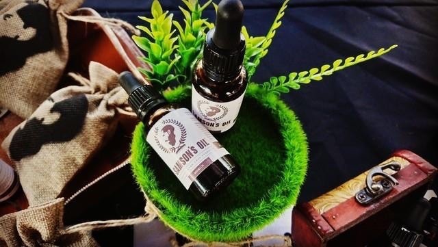 beardoil_samson's tweet photo. We're in the month of March and temperatures will start to dip as we approach Autumn- the ultimate season for beard growing. Stay comfortable and well groomed with a recognised beard oil. R150 for a 30ml bottle. Valid while stocks last...#samsonsoil #beards4good #wellness https://t.co/G9JhZiuBoB
