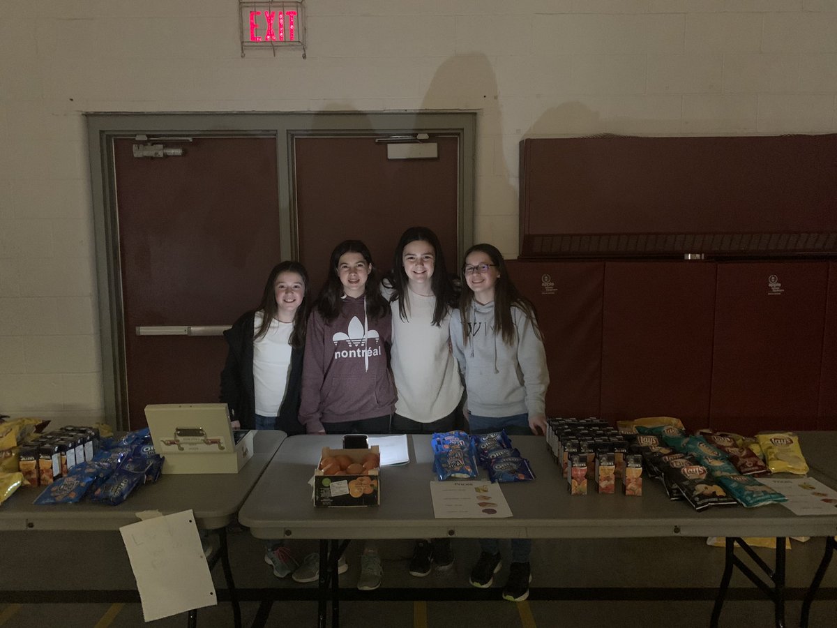 Student Voice Club #DDSBEngagement group planned and are running the FamJam Dance, learning about fun ways to be active and healthy! Thanks to our public health nurse for helping them out!