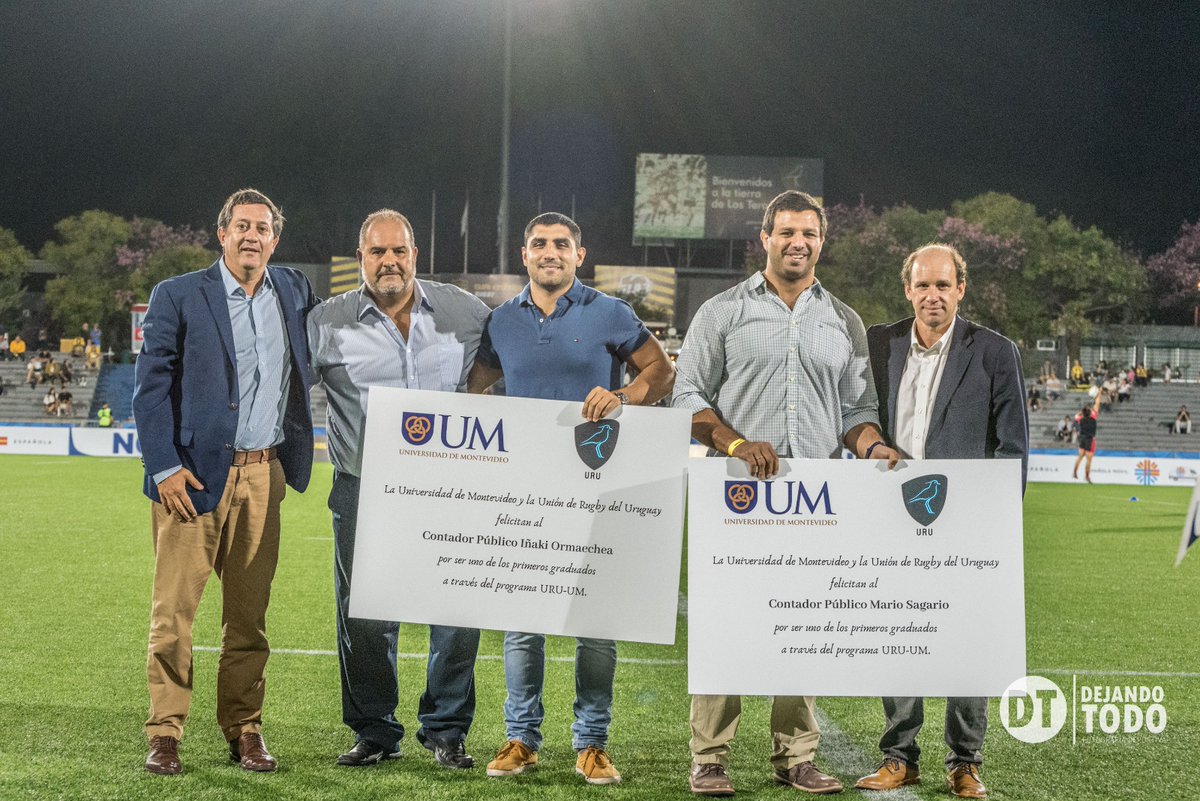RugbyUruguay's tweet photo. 🎓 ¡Reconocimiento a Mario Sagario e Iñaki Ormaechea, primeros jugadores del convenio entre @RugbyUruguay y @UnivMontevideo que han logrado graduarse! 📜  

¡FELICITACIONES! https://t.co/cIiwcc7XGk