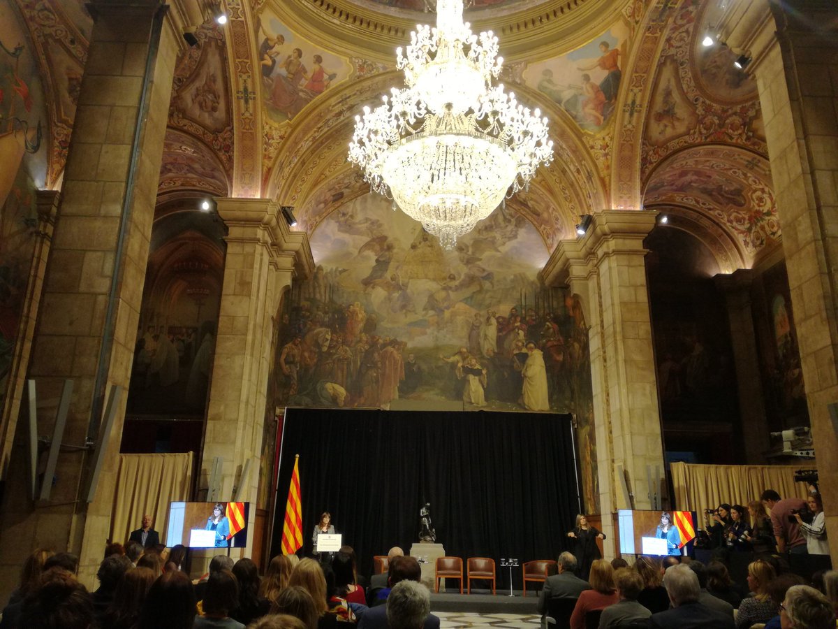 EPanisello94's tweet photo. Comença l'acte institucional del dia internacional de les dones #Som8deMarç al Saló Sant Jordi del Palau de la Generalitat.
Volem els mateixos drets. #NoCallis
#OnSomLesDones
#Pencant
#Lluitant
#Sororitat
Cada dia som #8deMarç 💜 https://t.co/QqBmOUtaW6
