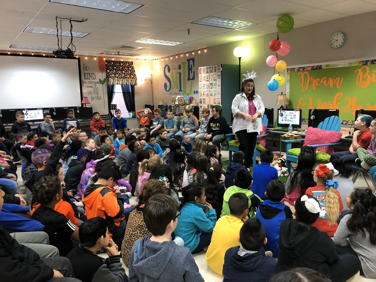 kristieezzell's tweet photo. We loved having one of our former assistant principals read to Mrs. Wilson’s classes today. @nbendall is now the CTE director and assistant principal @Russellville_HS It’s always a pleasure to have her back with us. ❤️❤️ #wackyhairday #ReadAcrossAmericaWeek2020 https://t.co/SxMmvQ3NCw