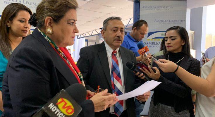 porttada's tweet image. #Política | Fracción de @ARENAOFICIAL demanda al Presidente @nayibbukele por “dañar la reputación y valores” de su partido
porttada.com/fraccion-de-ar…