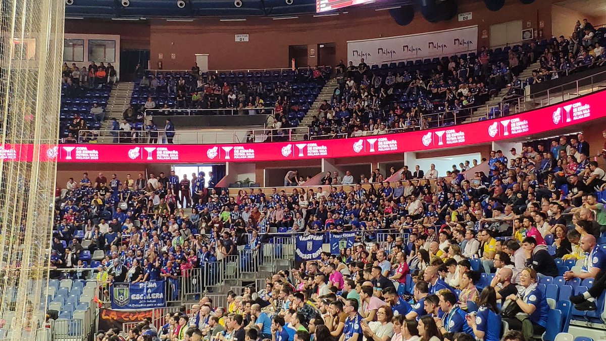 danifutsal_'s tweet photo. En la pista hay 10 tíos matándose por una semifinal, pero las gradas están llenas de aficionados de @JaenFS y @FSCiudadDelVino compitiendo por hacer más ruido que la otra. ¡Qué bien le vendría al futsal más aficiones así!
#CopaEspanaFutsal https://t.co/ICr3byYPd2
