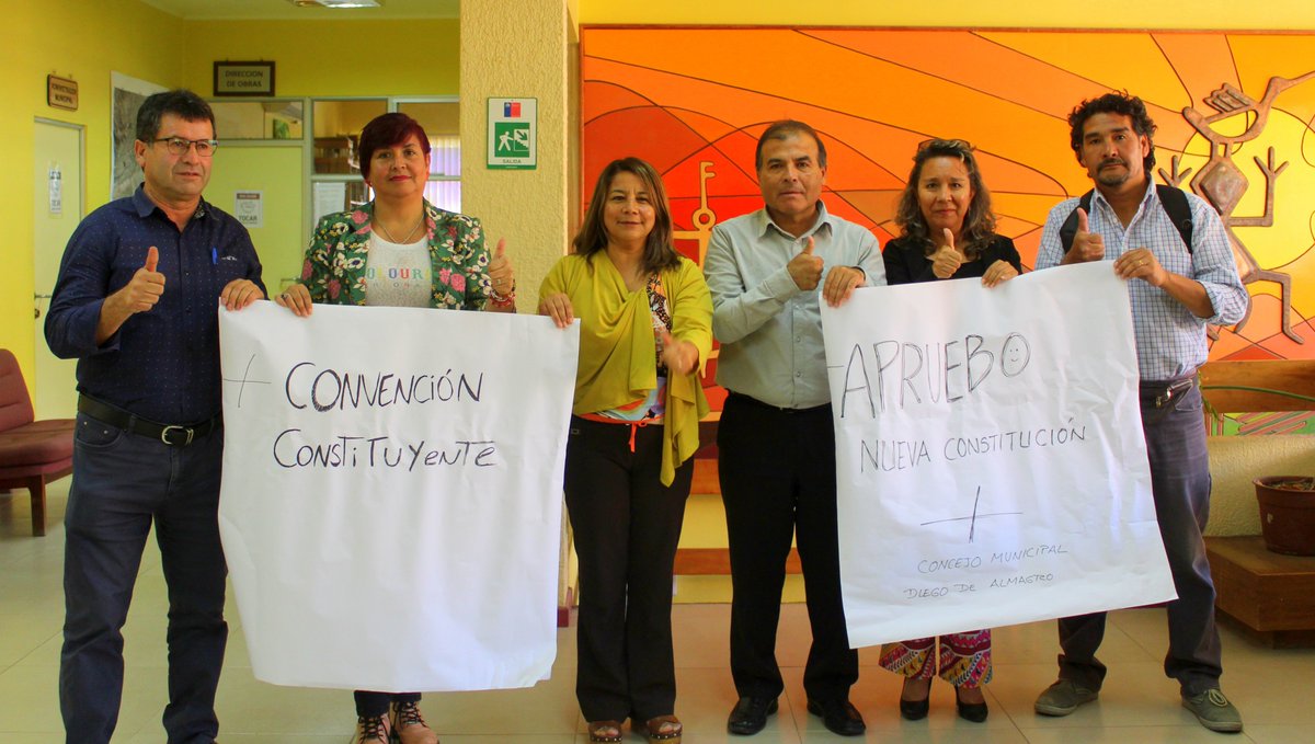 Cinco de los seis concejales de la comuna de Diego de Almagro -en la región de Atacama-, junto al alcalde Isaías Zavala manifestaron su postura ante el plebiscito del mes de abril. Todos ellos están por el: 

“Apruebo a una nueva Constitución y a la Convención Constituyente". 🖕