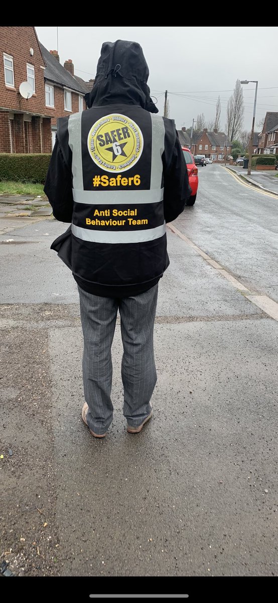 SmethwickWMP's tweet photo. Letter drops and door knocking done this morning in relation to parking issues in a street in smethwick with our smethwick ASB team... #jointpartnershipworking 👍🏻🙂@sandwellcouncil @SWPartnerships https://t.co/OxqIyQOT0v