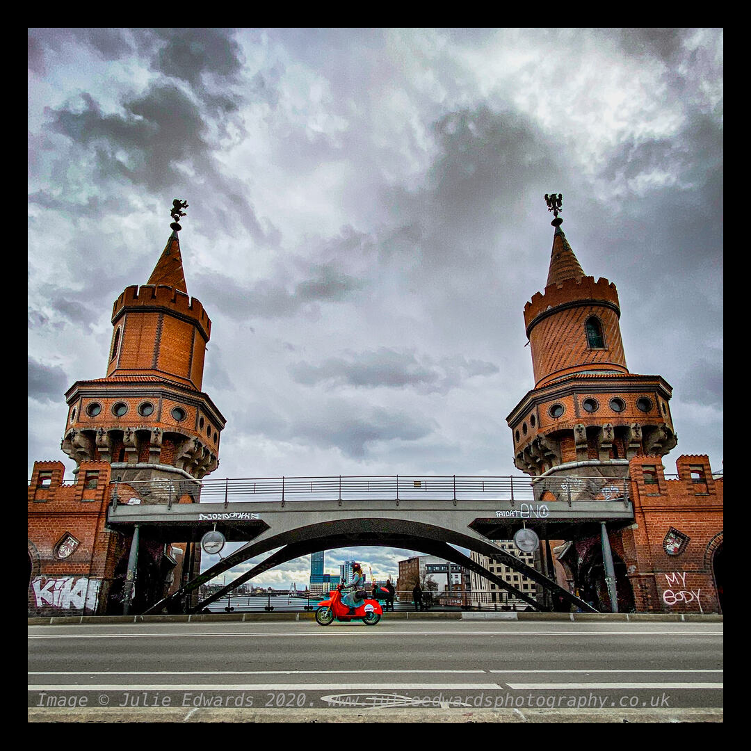 j_edwards_photo's tweet photo. Walking around #Berlin on my final day, I crossed the double deck Oberbaum Bridge . Its amazing with a bit of practice (and careful editing on #lightroommobile) what you can shoot on the #iphone11promax #shotoniphone #OberbaumBridge #redscooter https://t.co/QwffNEaS95