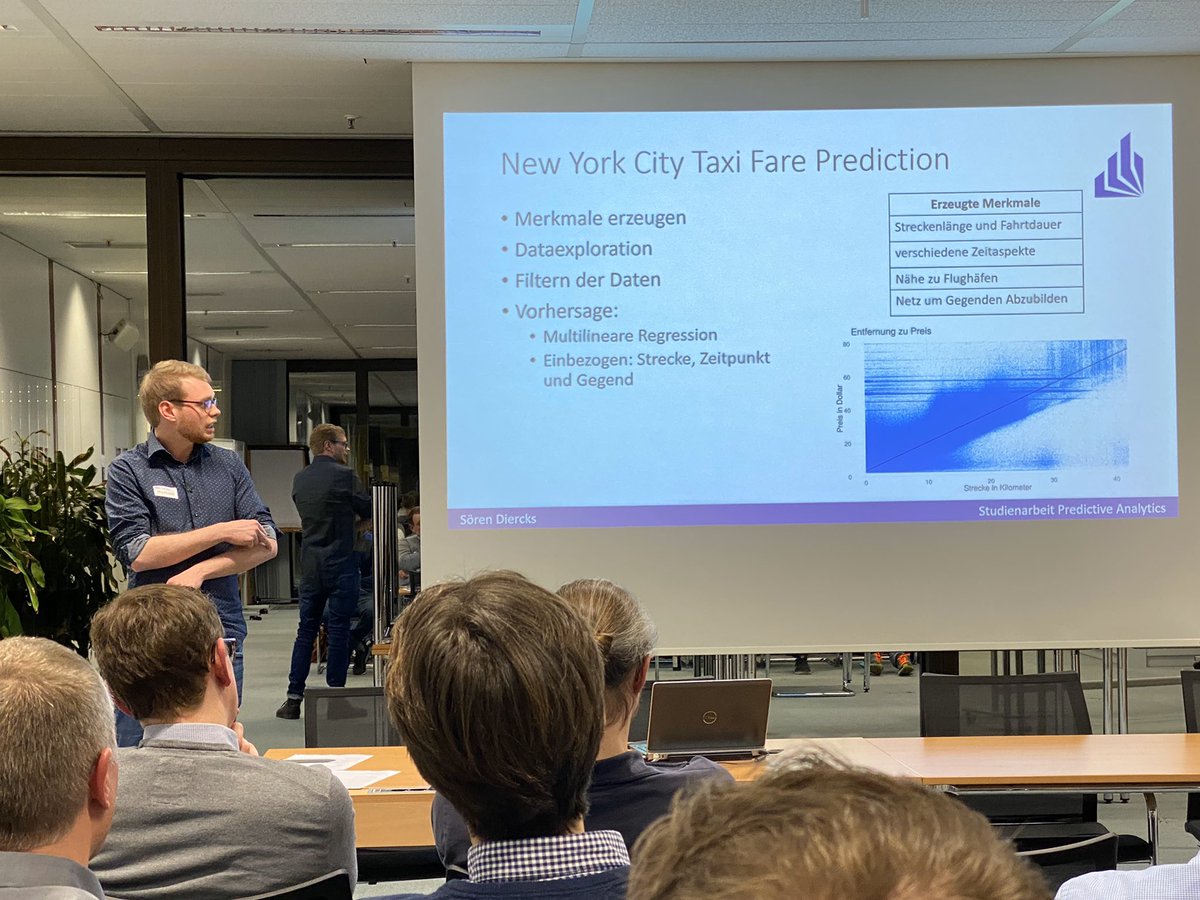 SICPaderborn's tweet photo. Und jetzt #ElevatorPitches von Bachelor- und Master-Studierenden der #Wirtschaftsinformatik der @unipb über praktische Anwendungen von #MachineLearning: Vorhersage von 🚖-Preisen, #Sentiment in Reviews der Systemgastronomie, #Anomalieerkennung in der Produktion. #ITFlash https://t.co/h9GlKfQqZ8