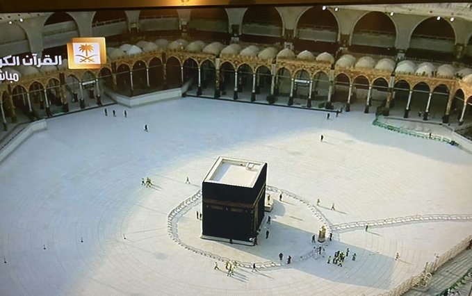 For the first time The Holy Kaaba is empty with no worshippers around it due to Coronavirus/ empty for Cleaning..💔😢🤲
Tawaaf continues on 1 &amp; 2nd floor. #JummaMubarak