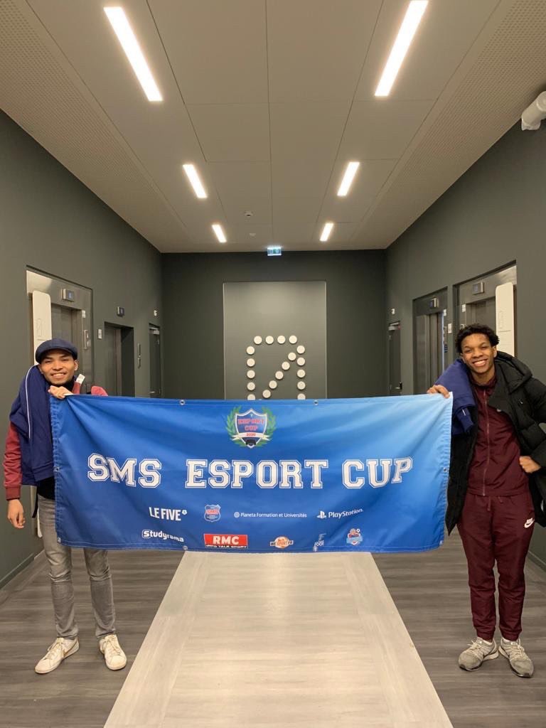 SMS_Ecole's tweet photo. Bravo aux deux qualifiés pour cette première étape de la @SMSESPORTCUP ! 🥇🥈🎮
+ de 70 inscrits pour cette étape francilienne ! 👇📸 https://t.co/l6Ah7PlXr1