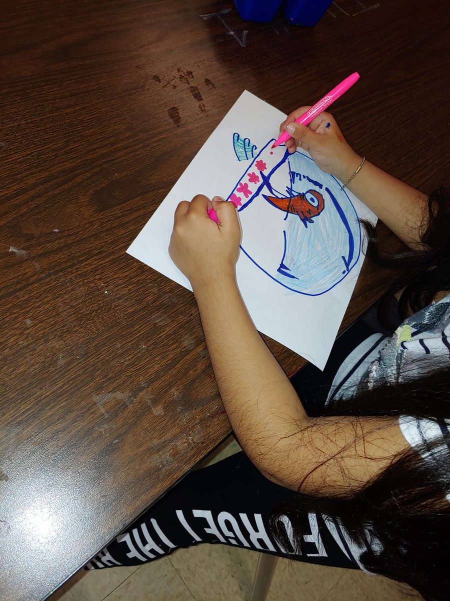 OHTArts's tweet photo. Drawing with @arthubforkids. Dr.Seuss week and drawing the fish from Cat in the Hat! @NISD_FineArts. @NISDOHT #DrSeussWeek #kidsdrawing https://t.co/97l39iWJ8K