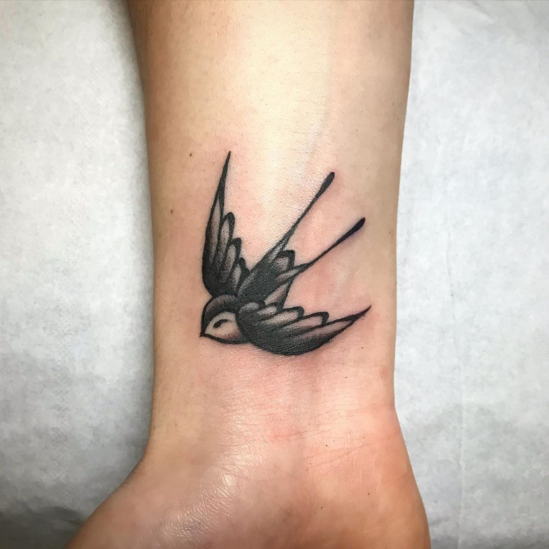 CandDLondon's tweet photo. Little Swallow Tat by Ben - To see more work visit @bjfordtattoo via instagram. #swallowtattoo #tattoo #traditionaltattoo #londontattoo #flashtattoo https://t.co/0sjhq1NQms