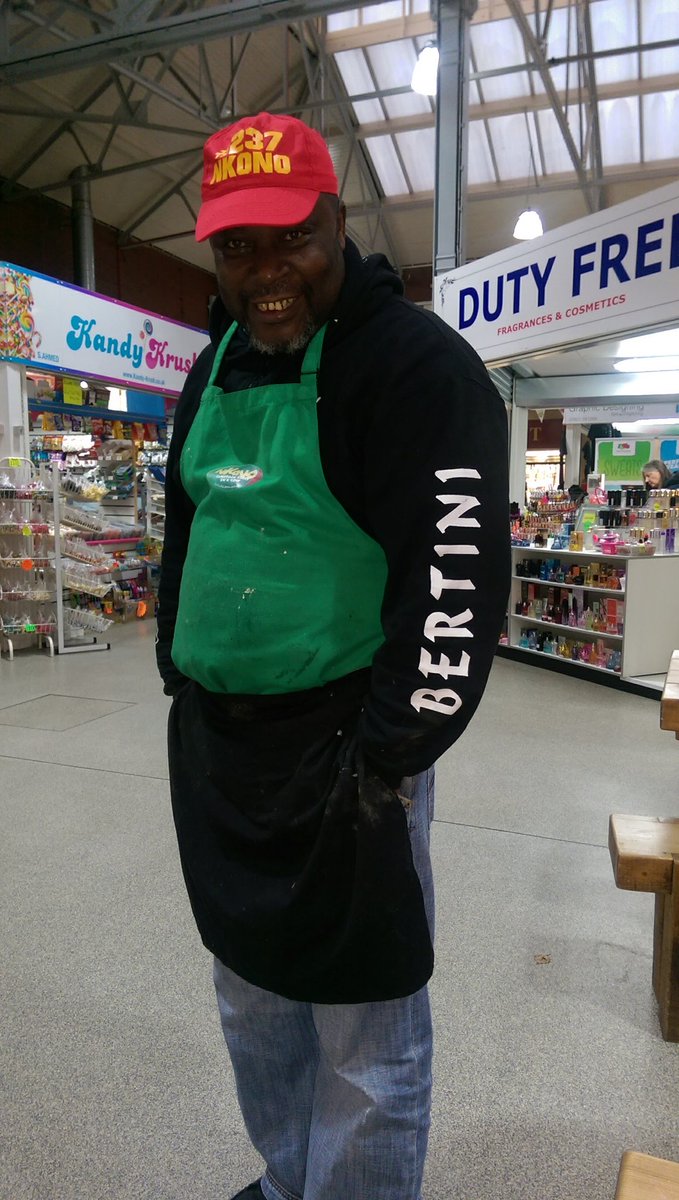joblijob16's tweet photo. The #nkono237 guru, dressed by a brother model in New York who appeared on #americannexttopmodel @heumegni https://t.co/2F0NoB43o2