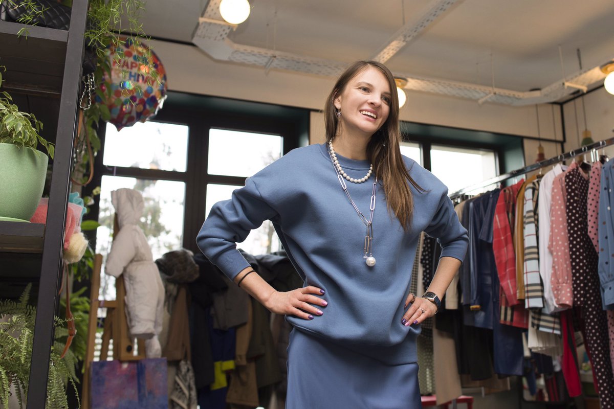 Dj_St_Ring's tweet image. I'm a bitch
I'm a lover
I'm a child
I'm a mother
I'm a sinner
I'm a saint
I do not feel ashamed
I'm your hell
I'm your dream
I'm nothing in between... Who’s the author of this song? 🎶 ❤️ ⠀
#dj #djs #djstring #saintring #djgirl  #musicproduction #electronicmusic #cosmicgirl