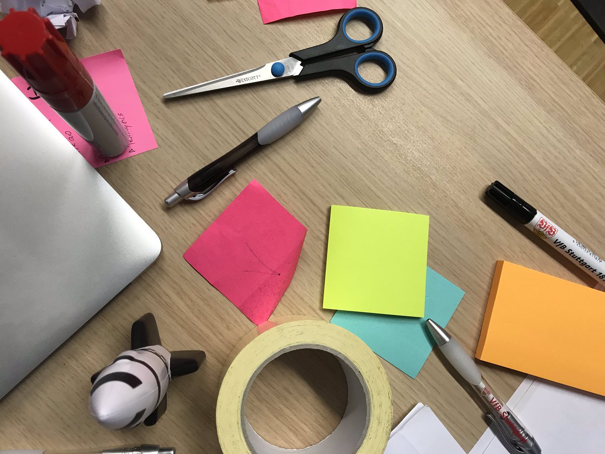 AnnKristinGra's tweet photo. Work work work 👩🏼💻🧑🏻💻👩🏽🔧👨🏻🔧 11 Challenges zum Thema Mobilität von Umwelt bis zur letzten Meile. #MobilityHackathon #vfbhack @vfb @HFT_Presse https://t.co/VpgFCj1DKk