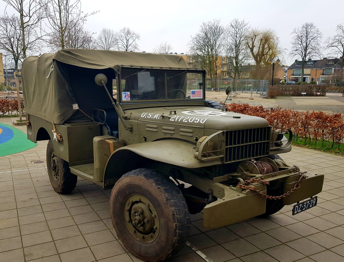 Met #MarcelMeijer en zijn #DodgeWC52 uit 1943 op de <a href="/PrBeatrixschoo1/">Pr. Beatrixschool</a> start gegeven voor de schoolroute #75jaarbevrijding 
Komende weken tot 5mei gaat Marcel met Southwick House 'Levende Geschiedenis' langs alle 16 scholen in <a href="/gem_BR/">Bodegraven-Reeuwijk</a> om het verhaal van de #bevrijding te vertellen