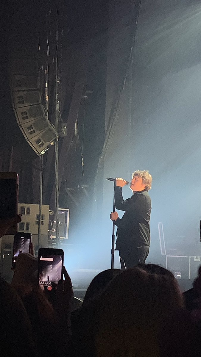 GeorgiaaaEllenx's tweet photo. Lewis Capaldi was amazing!! https://t.co/80Eau80cZo