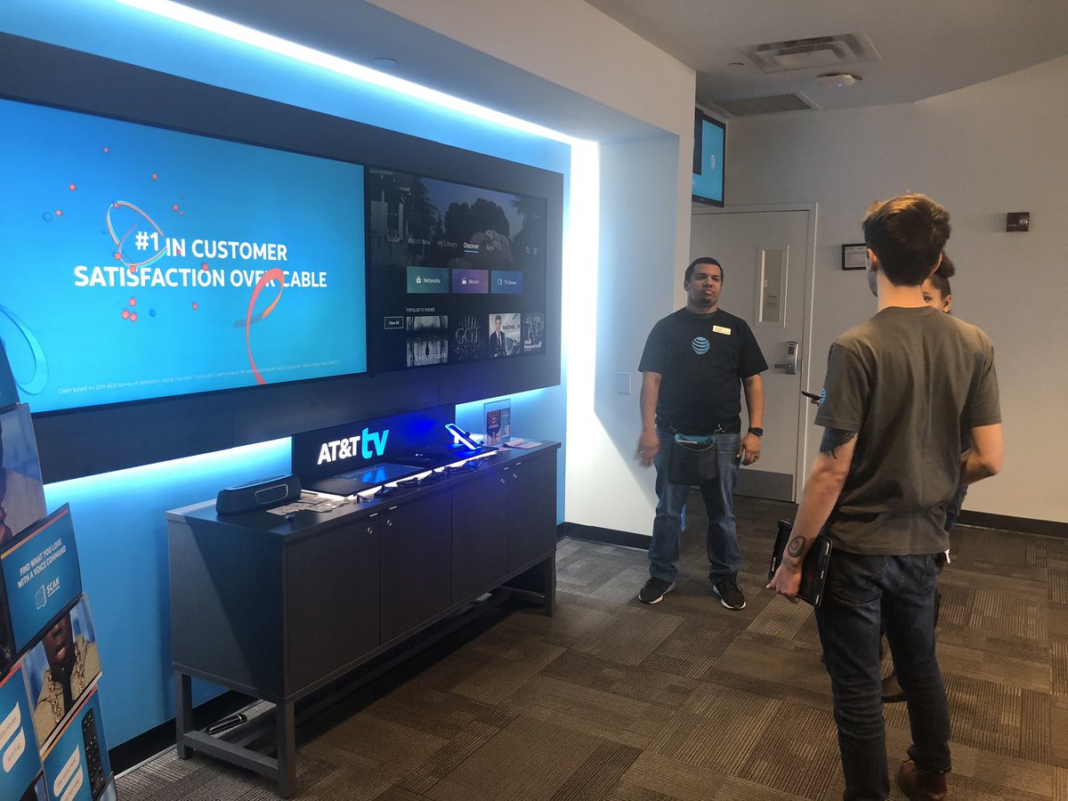 MalikHollwell's tweet photo. The Greene Monstars going over some best practices with ATT TV and demoing to get great at it! 🔥 #LifeAtAtt #ATTtv #Elevate #GettingGreat https://t.co/FKi8pgQOzq