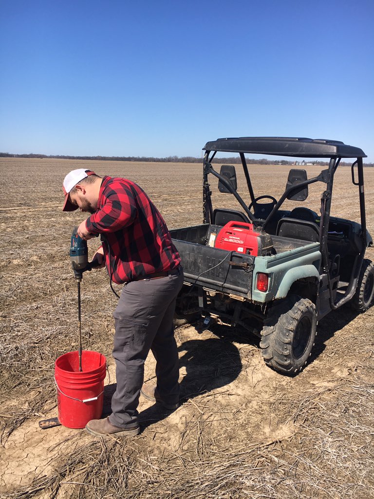 jacksonctyuaex's tweet photo. The time is now. N-Star and Soil Sampling in Rice Verification. Apparently Jackson County is first one out the gate to get samples pulled #actionshot #rice #the147 @AgWriterArk @JHardke @rmazzanti @DennisHaigwood  biggest row rice field I’ve done as of today. Roughly 140+/- acres https://t.co/eqGUwSE3Mm