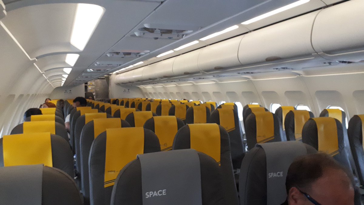 dendrontweet's tweet photo. Prendere l'aereo ai tempi del #coronavirus https://t.co/ZkbRyZADtU
