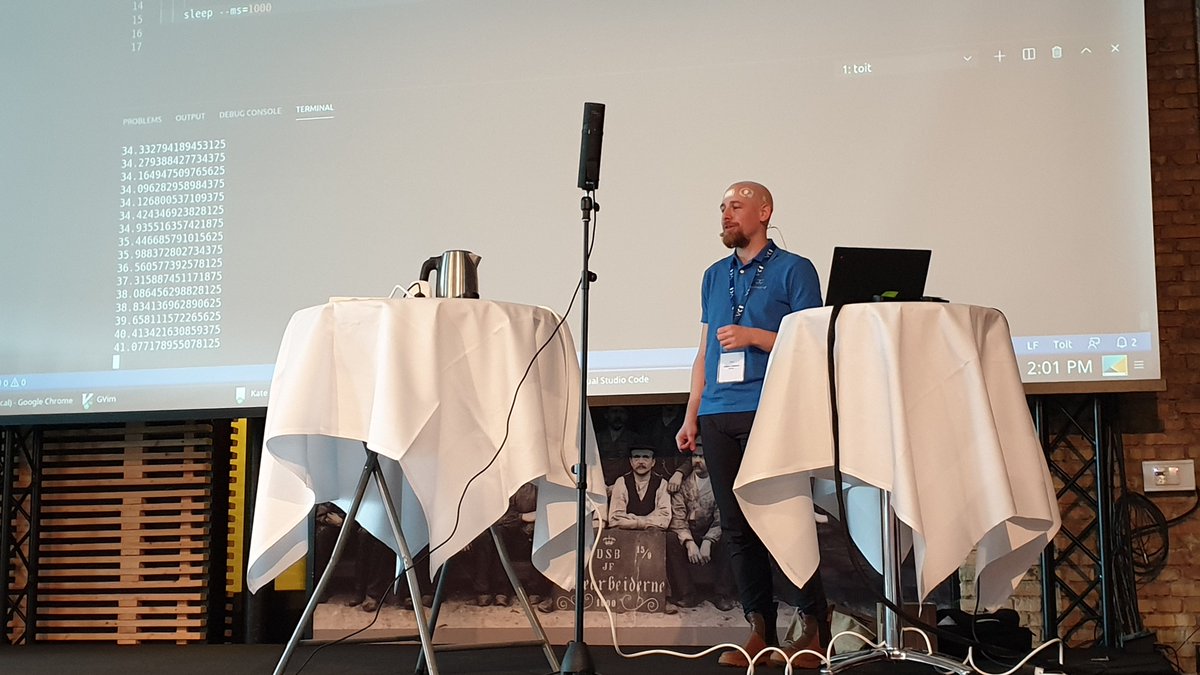HelenaMMeyer's tweet photo. Cool live demo and live coding of an IoT app, written in the toit programming lang, at DrivingIT Aarhus ๐ #drivingitar20 #toitware ๐ฏ https://t.co/nDOCHFktkM