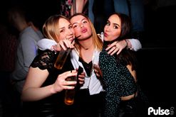 Le_Pulse_Cafe's tweet photo. Pour cet #URBANTHURSDAY, les BISOUS seront au rendez-vous ! Alors on vous attend nombreux ce soir ! Une soirée avec un MAX de BISOUS ! 💋 #REPOST 

 ▪️ JEUDI : TOUT À 3 EUROS !  ▪️ UN MOJITO OFFERT AUX FILLES AVANT 1H ! ▪️ ENTRÉE GRATUITE POUR LES FILLE https://t.co/c9D8tTySJf https://t.co/oKOaQ7syIg