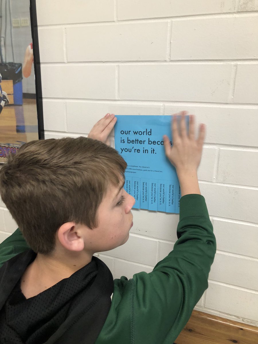 Shahan_c's tweet photo. @marymccat English classes HELPing to spread joy on this beautiful day @LampasasMS 🙌🏻🙌🏻‼️🐾 #thinkbiglisd https://t.co/N7SEYPpIQu