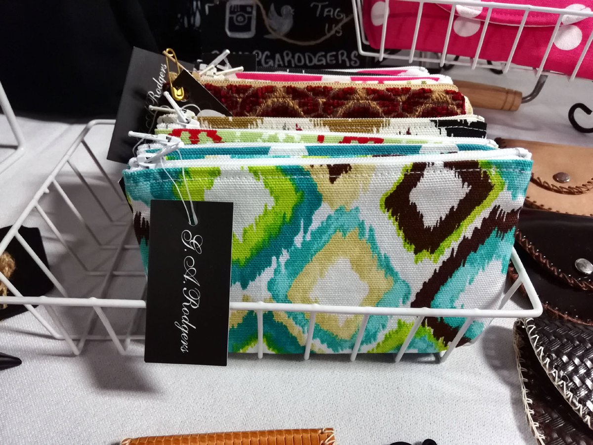 ShopGARodgers's tweet photo. This is one of my favorite prints. https://t.co/O7vc729n50 #garodgers #shopgarodgers #zipperpouch #cosmeticbag https://t.co/Efpui1e7RX