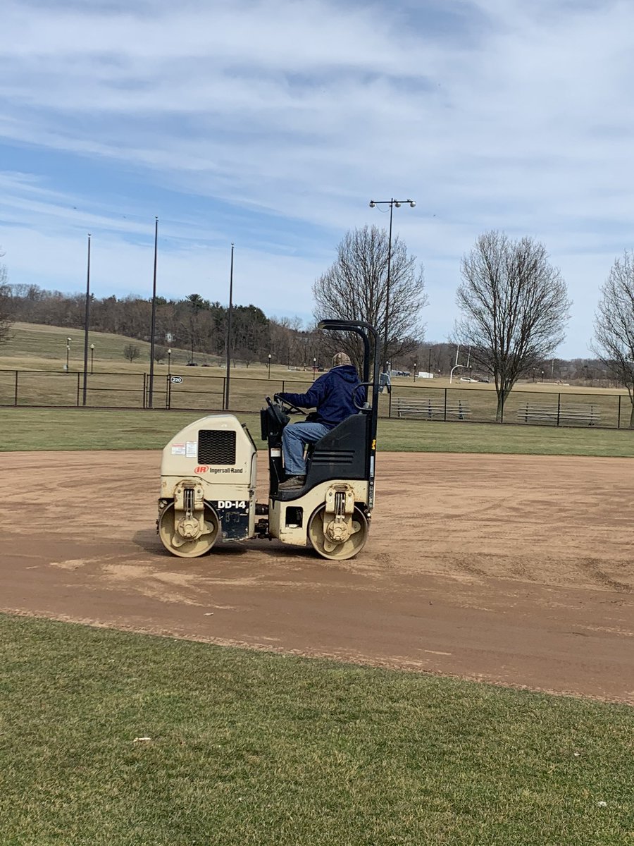 CrewLvc's tweet photo. Working on the dirt #lvcsb #lvcgrounds https://t.co/Mlx0n9lbe4