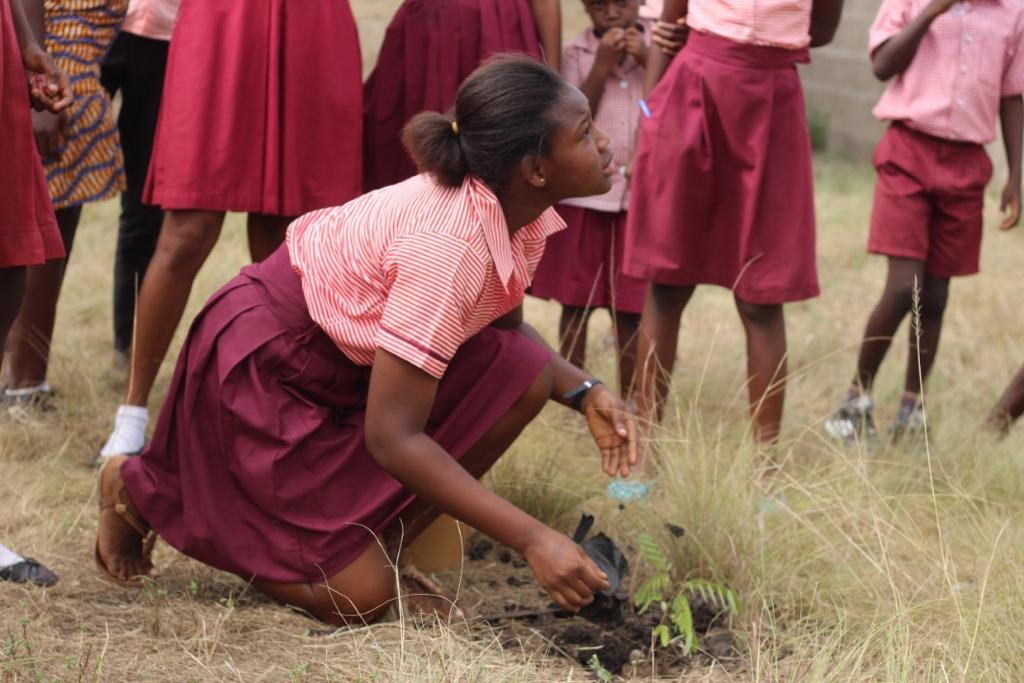 WorldMeritOrg's tweet image. "For this year's Valentines Day, I want to make the earth happy, that is my gift to mother earth."💚

Read his full story and support Confidence, who wants to organise this activity more frequently, here:
shorturl.at/mvwHP

#WorldMerit #WorldMeritGhana