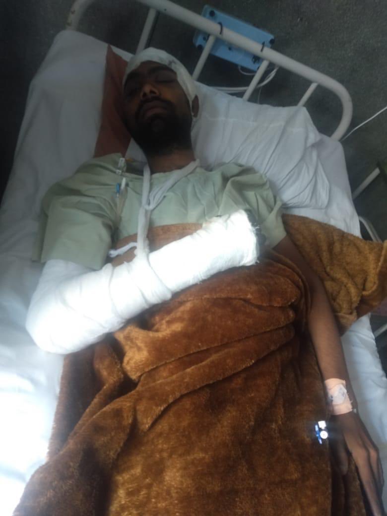 mbu2617's tweet image. #TejSingh is battling for his life in Hospital #DelhiVoilence #DelhiRiots

URGENT Surgery reqd but they have no money 

Please consider #donating for him as need 

Tej Singh
IFSC UBIN0564583 
SB A/c #645802010010006