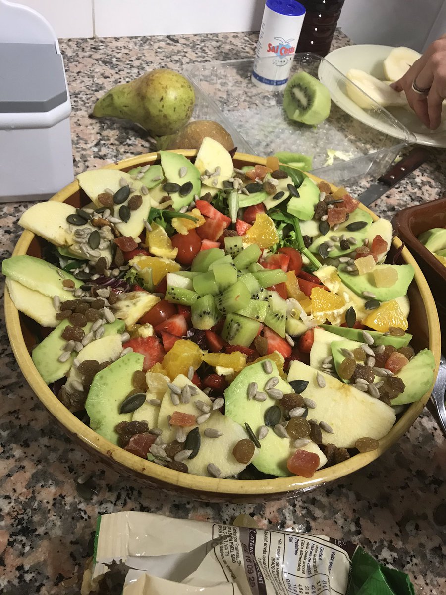 rpalacios_chia's tweet photo. A cuinar!!! #Teacherschef #Tutifrutis @EscolesFEDAC @IrunaRG #cristinaestruch https://t.co/KJdMMb3hcu