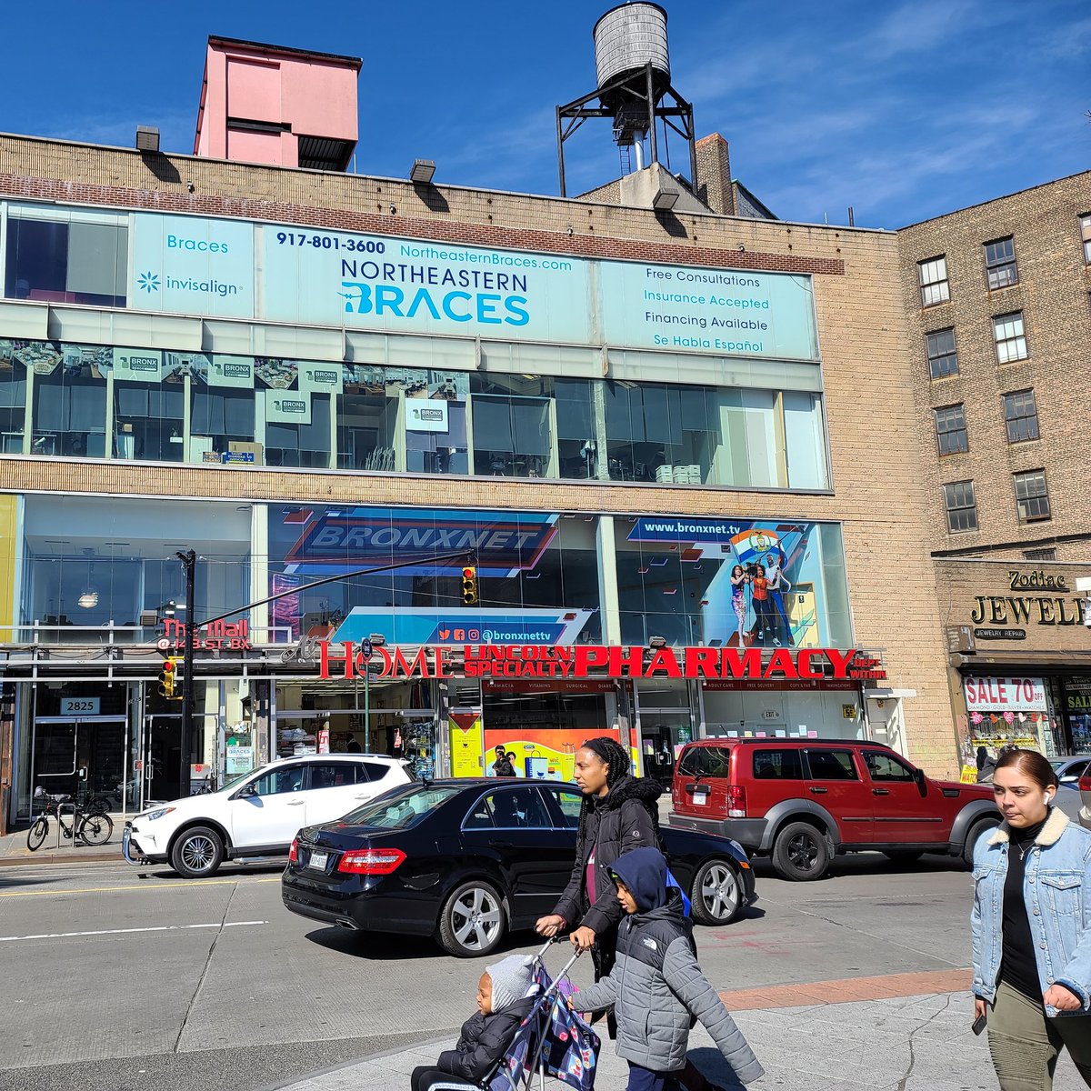ThirdAvenueBID's tweet photo. The #ThirdAvenueBID is happy to be the home of @bronxnettv's third television studio.
Eventually the will move into a brand new 15,000 square foot studio being constructed for them at La Central!
#TheBronx #Bronx #ShopTheHub #Hub3rdAveBID https://t.co/ssKo8gVR3h