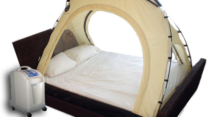Doctor_Hutch's tweet photo. My famous altitude tent isn't looking so hilarious now, is it. Can I self-isolate? You bet I can. https://t.co/SlioAqWphv