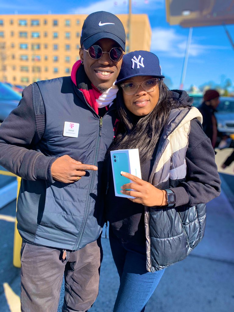 Unchristopher1's tweet photo. 🤙🏽Calling all iPhone lovers❣️❣️Looking 👀 to activate service? Well todays the day to get an iPhone XS on US 😊. Swing by our Mobile Showroom 🚚 on Fulton Ave in Hempstead LI to get the details! #NERules #WeWontStop #AreYouWithUs #BeepBeep #iphone #SunnyDay https://t.co/fipcIpdFBh