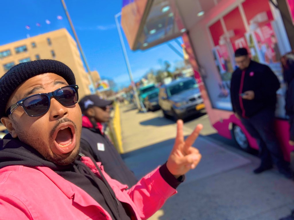 Unchristopher1's tweet photo. 🤙🏽Calling all iPhone lovers❣️❣️Looking 👀 to activate service? Well todays the day to get an iPhone XS on US 😊. Swing by our Mobile Showroom 🚚 on Fulton Ave in Hempstead LI to get the details! #NERules #WeWontStop #AreYouWithUs #BeepBeep #iphone #SunnyDay https://t.co/fipcIpdFBh