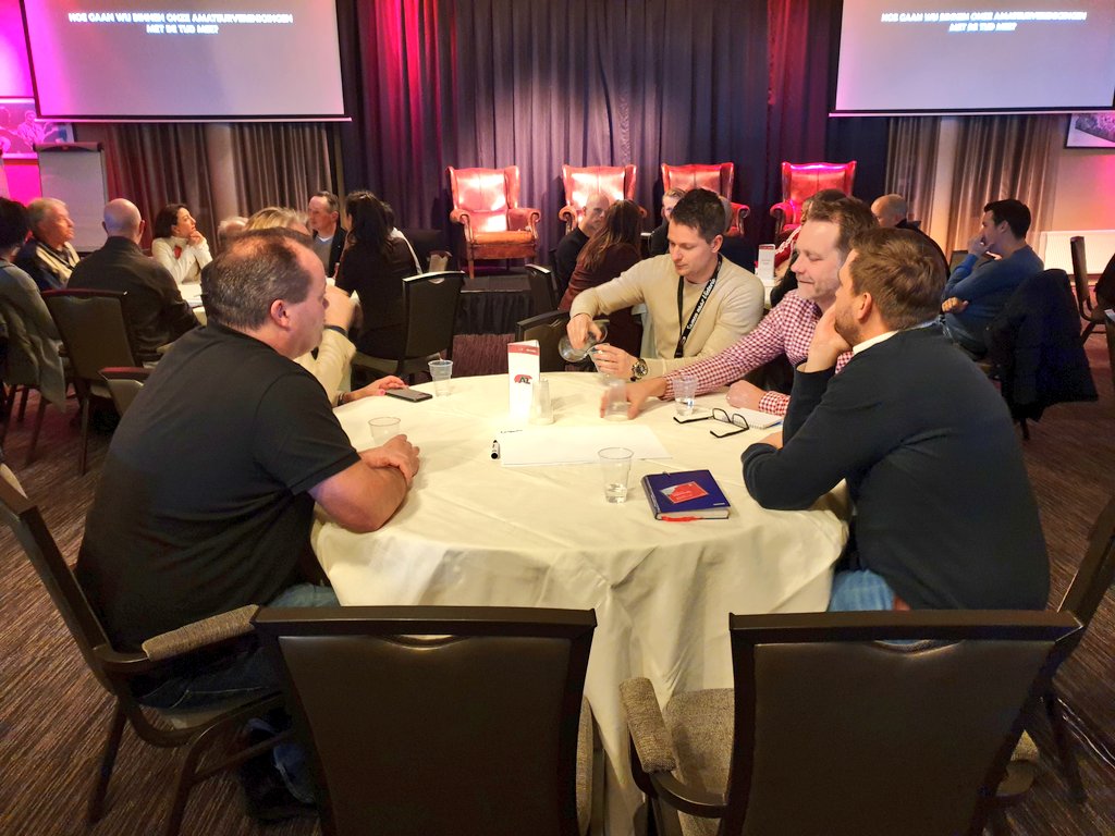 AZJeugd's tweet photo. ๐ง De aanwezigen gaan aan de slag met een brainstormsessie.
๐ Zij buigen zich over een stelling.
๐ค 'Hoe gaan wij binnen onze amateurverenigingen met de tijd mee?'
#AZ #AZSeminar https://t.co/aExZFOP6AB