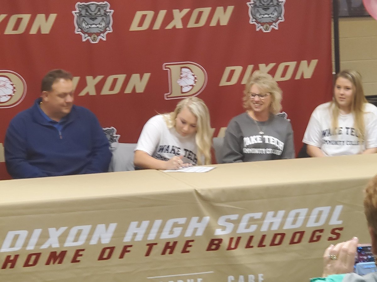 DixonSportsInfo's tweet photo. Congrats to @SilanceMarissa for continuing her education and athletic career at @waketechsports for volleyball. It's also her 18th birthday so that's a pretty cool present.

@Dixon_Bulldogs @dhscenturyclub https://t.co/vyM7SBOufW